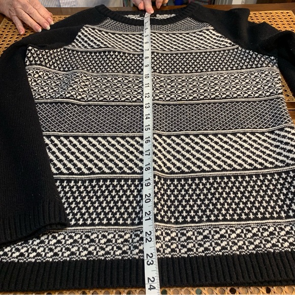 Talbots sweater four knit design on front and back - Picture 5 of 8